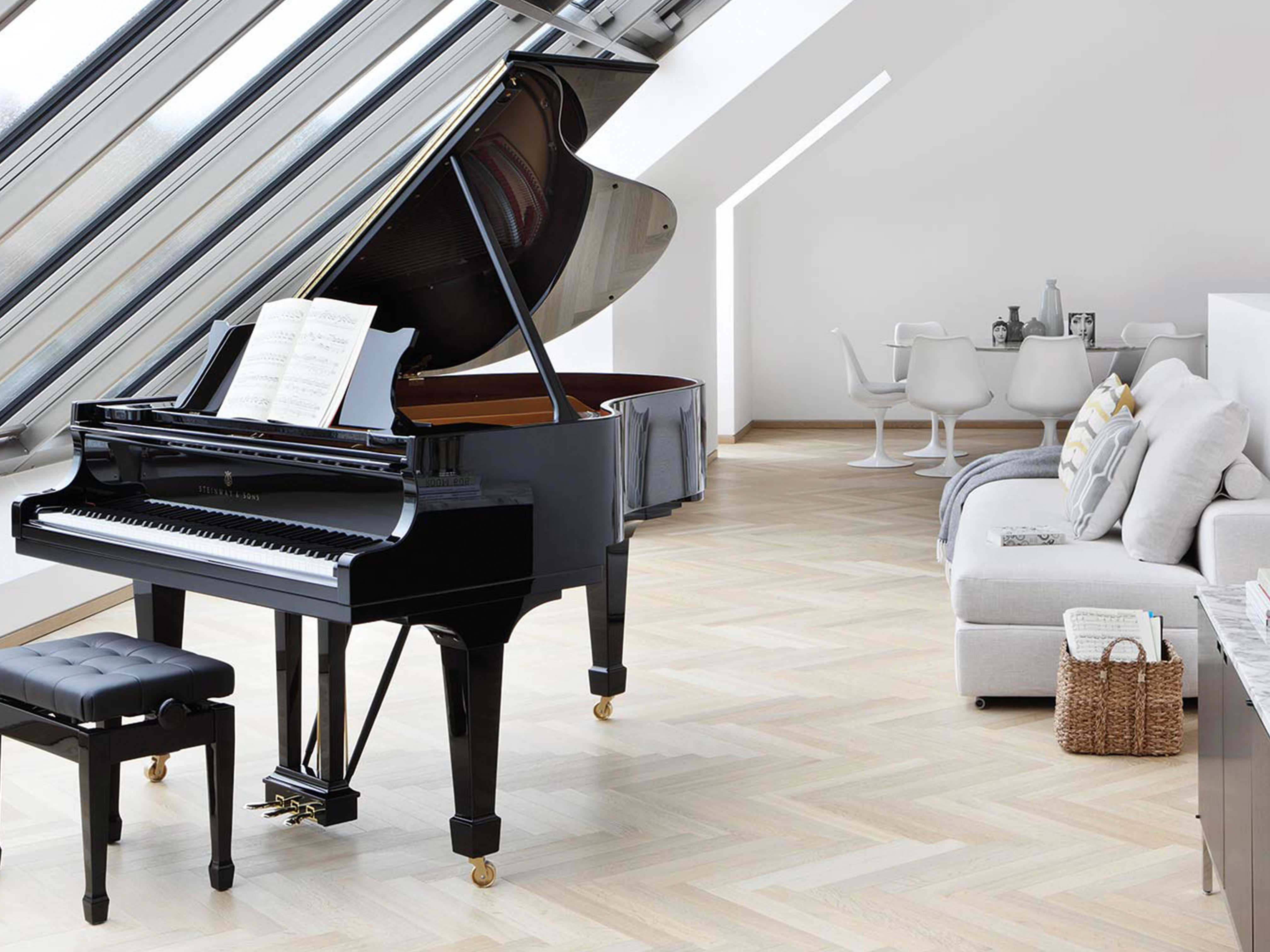 STEINWAY M-170